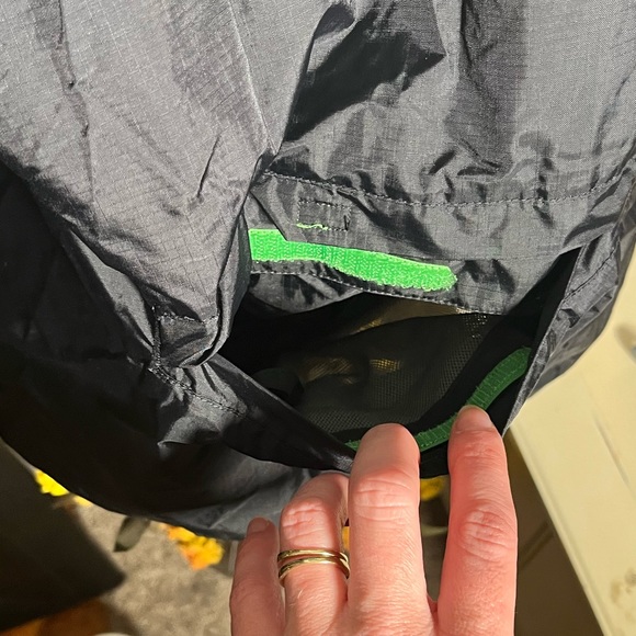 Land’s End camo/black Boys windbreaker. Size Medium 10/12. EUC Like new! - Picture 3 of 9